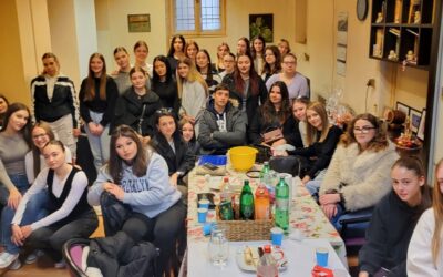 Učenici Medicinske škole u Rijeci u božićnom posjetu Udruzi Oaza